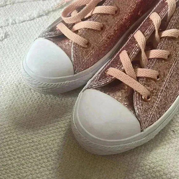 Girl's Converse Chuck Taylor Size 4 like new - Picture 4 of 9